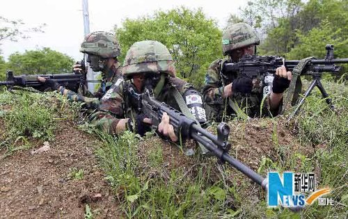 韓國(guó)軍隊(duì)在韓朝邊界舉行軍演(組圖)