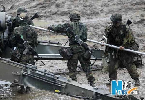 韓國軍隊在韓朝邊界舉行軍演(組圖)