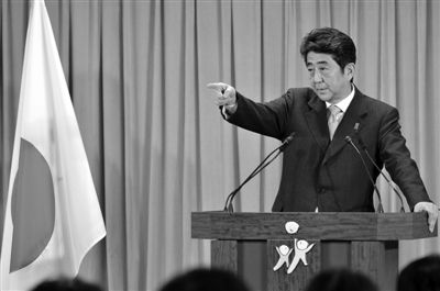 17日，東京自民黨總部大樓，安倍晉三勝選后召開新聞發(fā)布會。