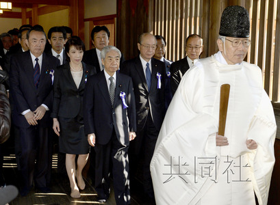 日本168名議員參拜靖國神社八年來最大規(guī)模（圖）