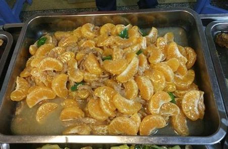 華南女院食堂推出“神菜”　橘子肉絲幾分鐘賣光