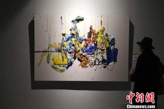 重慶青年畫家海外游學(xué)后首辦個展助力中奧藝術(shù)交流