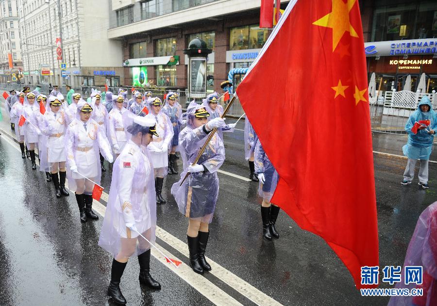 （XHDW）（2）中國人民解放軍軍樂團(tuán)與女子儀仗隊亮相莫斯科