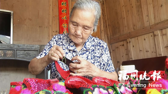 老太癡情做虎頭鞋70載　工序多沒錢賺手藝難傳承